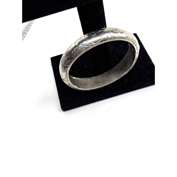 Antique Sterling Silver Bracelet Victorian Bangle Hinged Etched Oval Bracelet - Picture 8 of 8